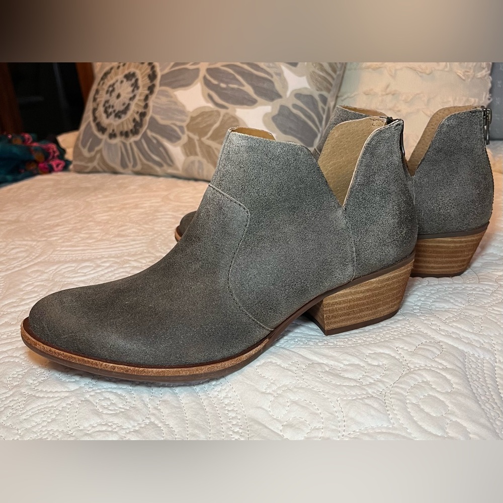 Kork-Ease Dark Taupe Gray Suede Ankle Booties - Picture 2 of 7